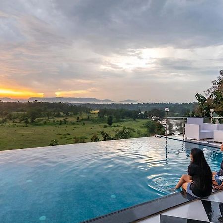 Stayvista'S Vine & Splash - Riverside Villa With An Infinity Pool And Indoor Games Karjat Exterior photo