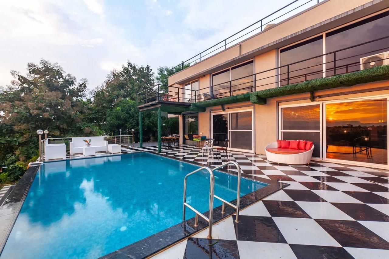 Stayvista'S Vine & Splash - Riverside Villa With An Infinity Pool And Indoor Games Karjat Exterior photo