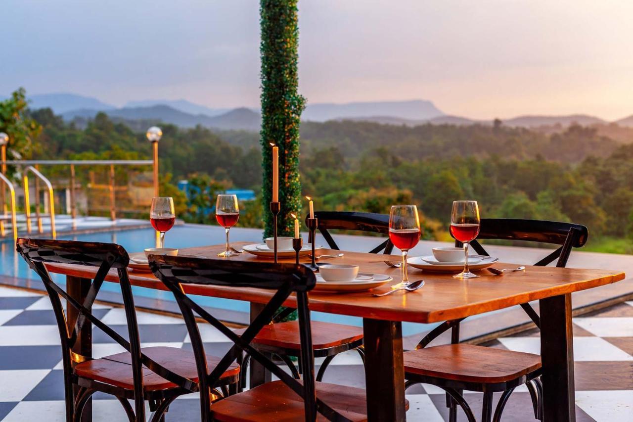 Stayvista'S Vine & Splash - Riverside Villa With An Infinity Pool And Indoor Games Karjat Exterior photo