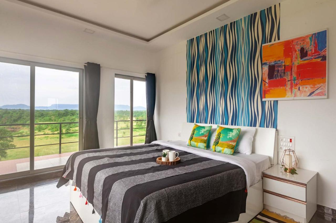 Stayvista'S Vine & Splash - Riverside Villa With An Infinity Pool And Indoor Games Karjat Exterior photo